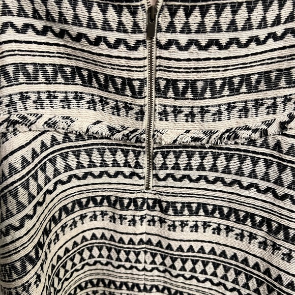 Banana Republic Black and White Patterned Skirt - Picture 3 of 3